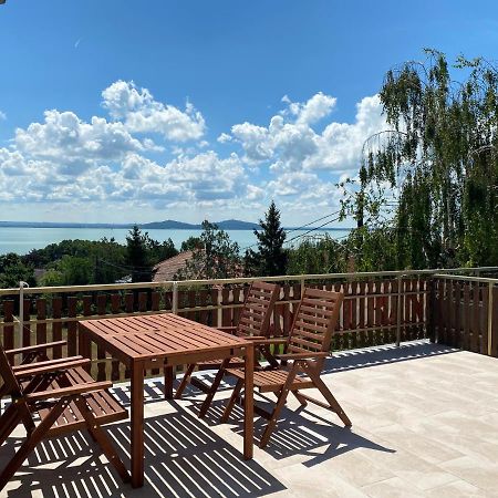 Bacchus Apartman - Borbarlang, Badacsony Badacsonytomaj Exterior foto