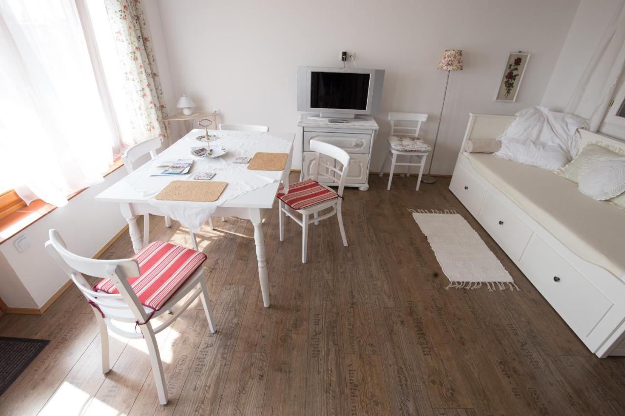 Bacchus Apartman - Borbarlang, Badacsony Badacsonytomaj Exterior foto