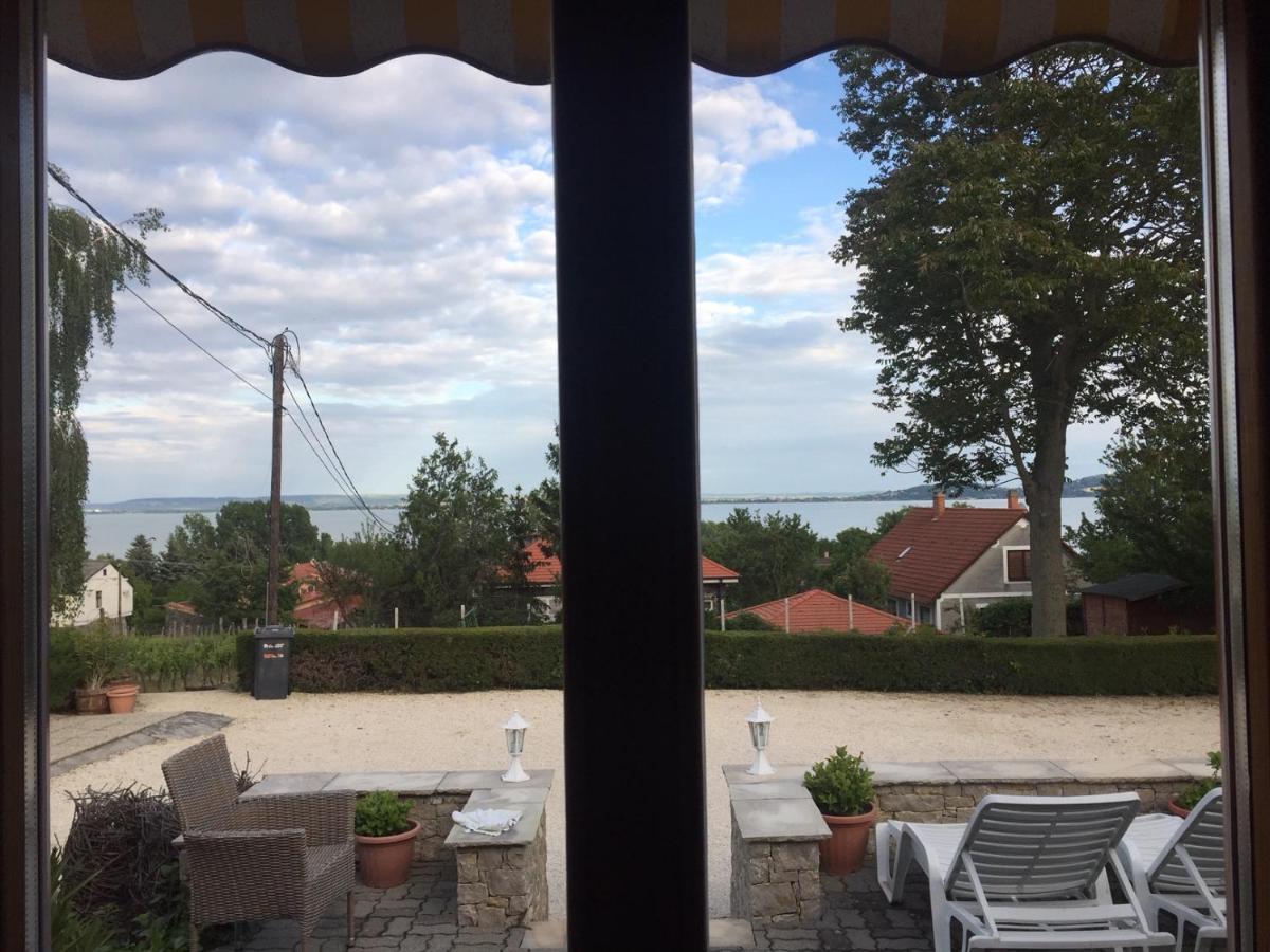 Bacchus Apartman - Borbarlang, Badacsony Badacsonytomaj Exterior foto