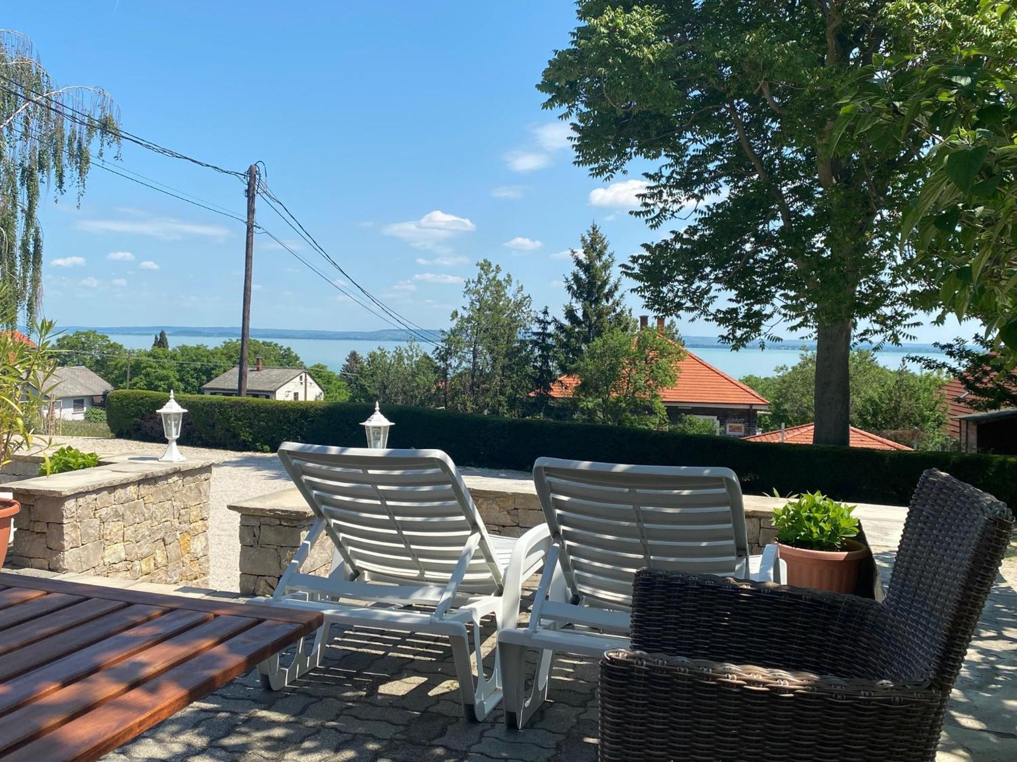 Bacchus Apartman - Borbarlang, Badacsony Badacsonytomaj Exterior foto