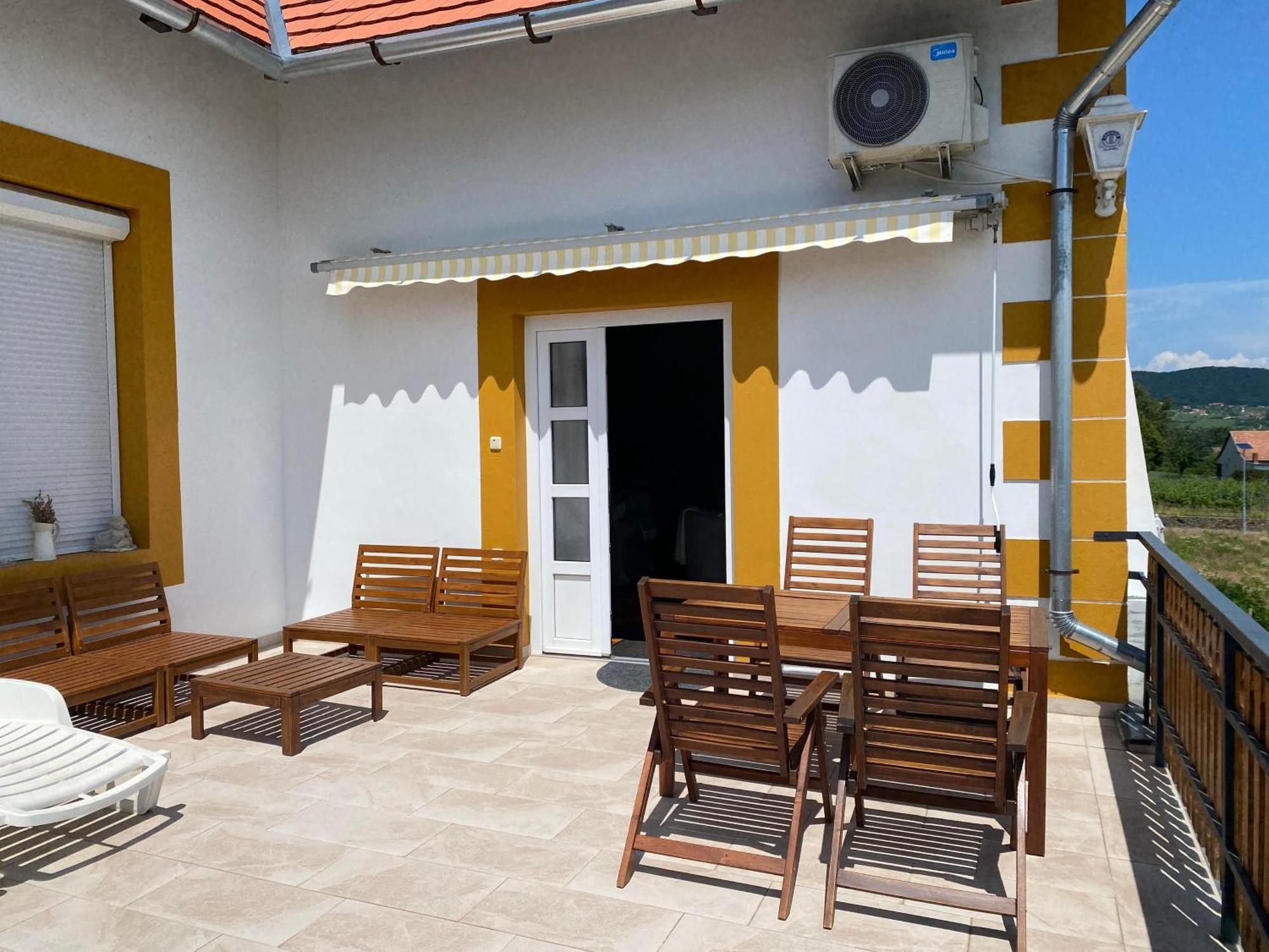 Bacchus Apartman - Borbarlang, Badacsony Badacsonytomaj Exterior foto