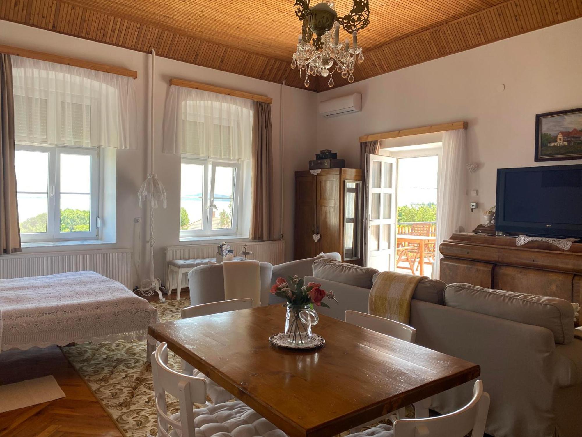 Bacchus Apartman - Borbarlang, Badacsony Badacsonytomaj Exterior foto
