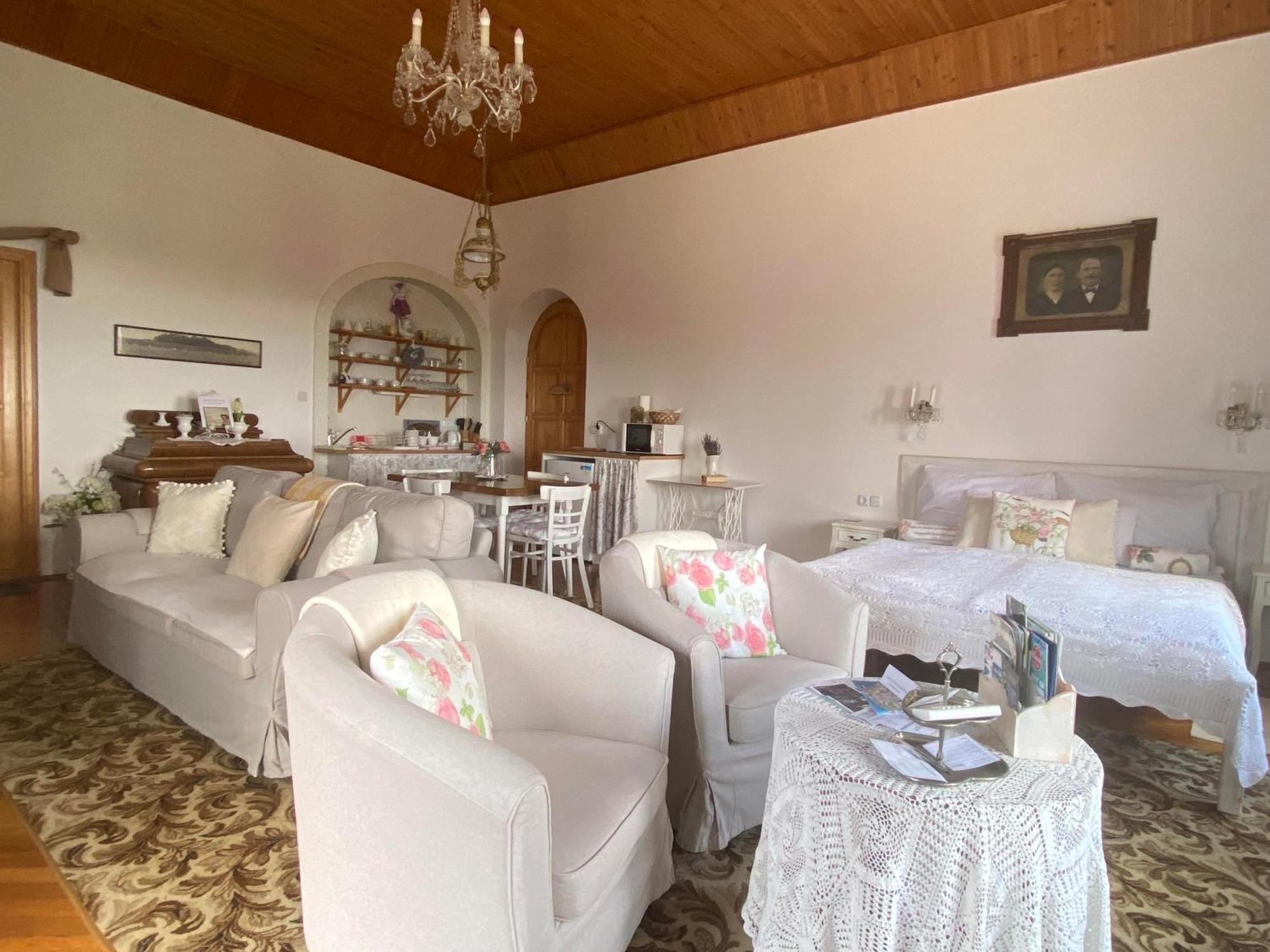 Bacchus Apartman - Borbarlang, Badacsony Badacsonytomaj Exterior foto