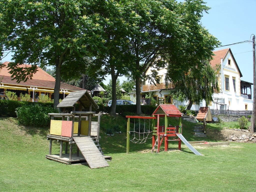 Bacchus Apartman - Borbarlang, Badacsony Badacsonytomaj Exterior foto